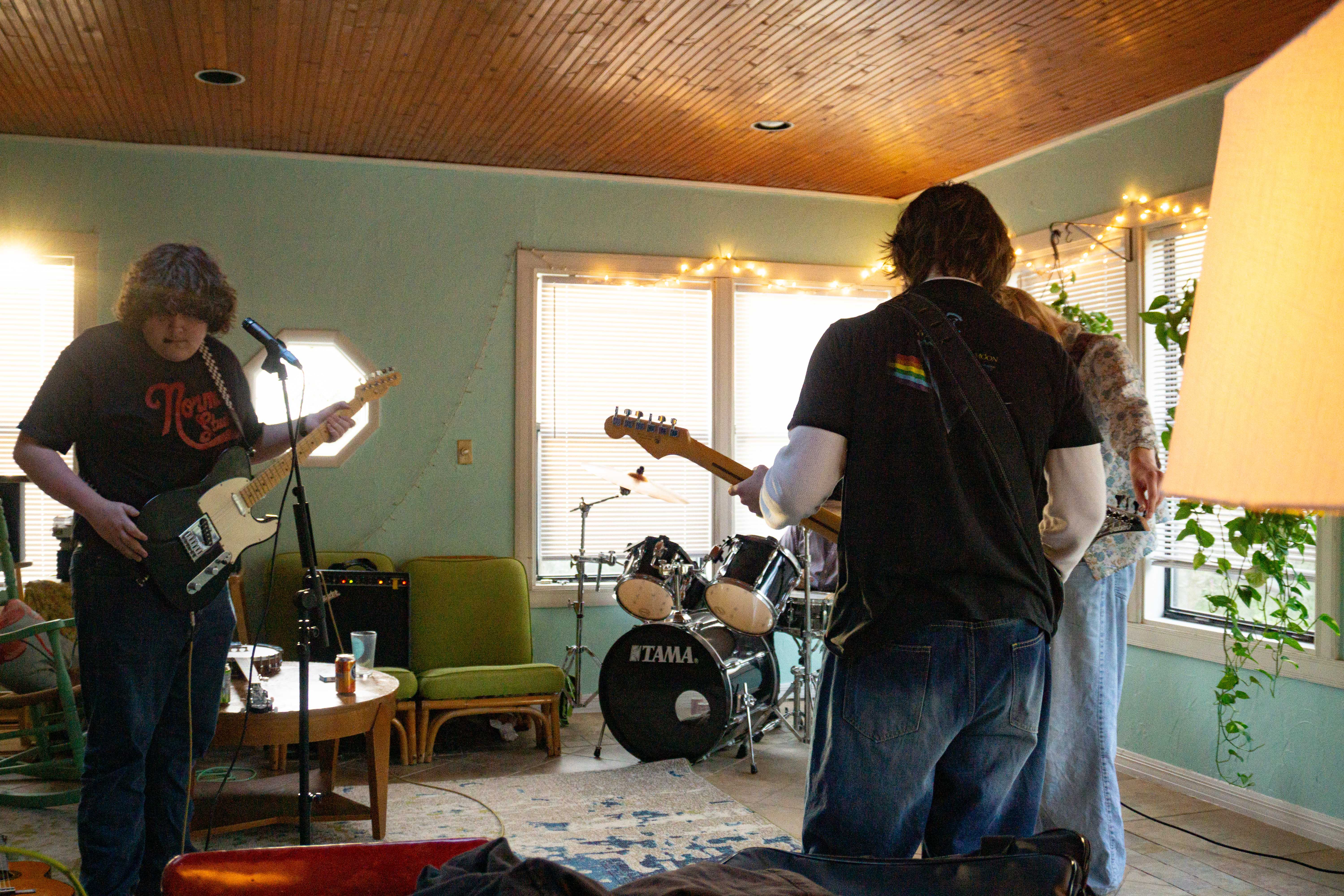 The Dizzy Bimbos practicing